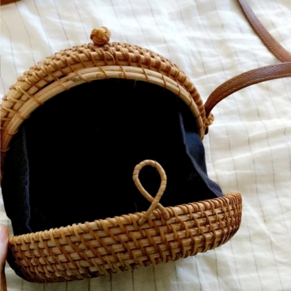 Woven Straw Rattan Beach Circle Bag - Picture 3 of 5